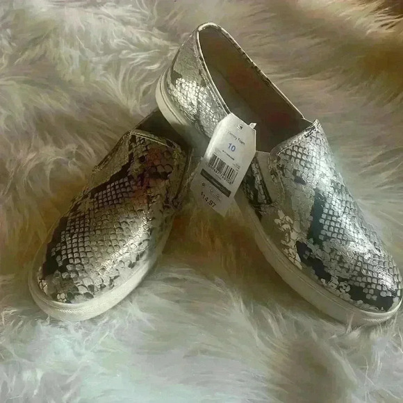 Time and Tru Shoes - Snake Prink Slip Ons